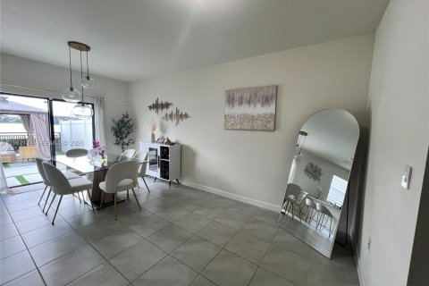 Touwnhouse à vendre à Hialeah, Floride: 3 chambres, 137.77 m2 № 2049176 - photo 11