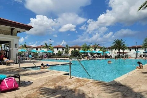 Touwnhouse à vendre à Hialeah, Floride: 3 chambres, 137.77 m2 № 2049176 - photo 24