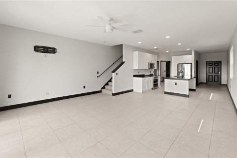 Adosado en venta en Davenport, Florida, 4 dormitorios, 180.97 m2 № 1883443 - foto 7