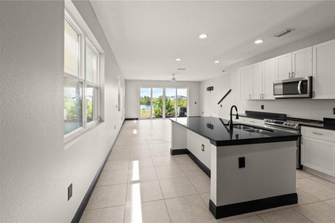 Adosado en venta en Davenport, Florida, 4 dormitorios, 180.97 m2 № 1883443 - foto 3