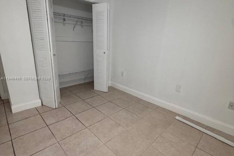 Condo in Miami, Florida, 2 bedrooms  № 2002791 - photo 7