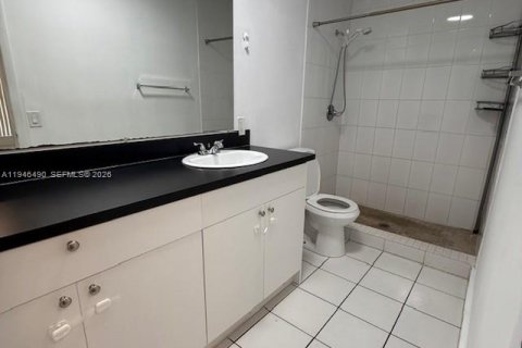 Condo in Miami, Florida, 2 bedrooms  № 2002791 - photo 2