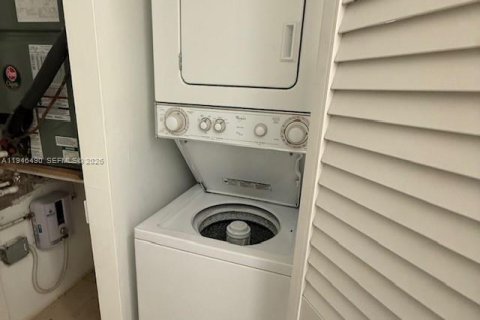 Condo in Miami, Florida, 2 bedrooms  № 2002791 - photo 5