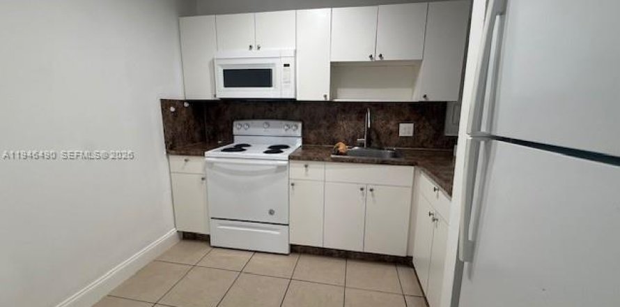 Condo in Miami, Florida, 2 bedrooms  № 2002791
