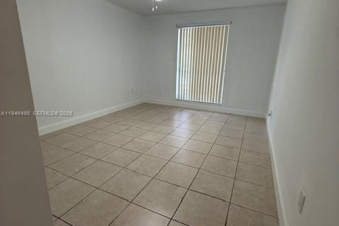 Condo in Miami, Florida, 2 bedrooms  № 2002791 - photo 4