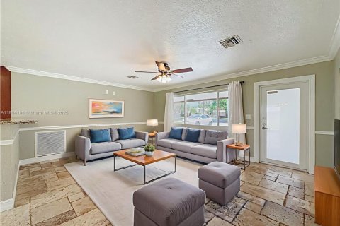 Casa en venta en Fort Lauderdale, Florida, 2 dormitorios, 124.86 m2 № 1946063 - foto 5