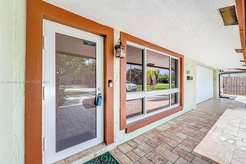 Casa en venta en Fort Lauderdale, Florida, 2 dormitorios, 124.86 m2 № 1946063 - foto 4
