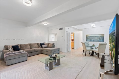 Townhouse in Plantation, Florida 3 bedrooms, 181.16 sq.m. № 1756539 - photo 16