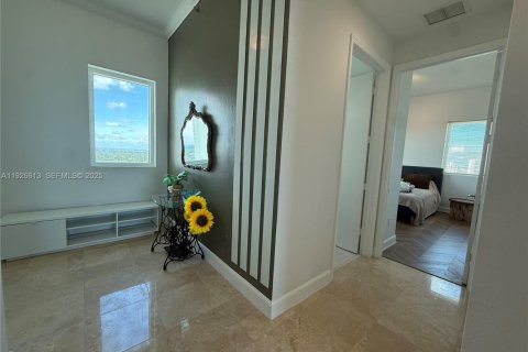 Condominio en venta en North Miami, Florida, 2 dormitorios, 163.79 m2 № 1988079 - foto 2