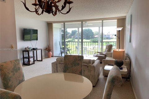 Condo in Lauderhill, Florida, 2 bedrooms  № 1859947 - photo 21
