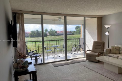 Condo in Lauderhill, Florida, 2 bedrooms  № 1859947 - photo 22