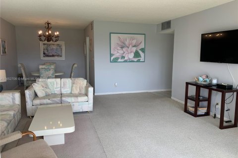 Condo in Lauderhill, Florida, 2 bedrooms  № 1859947 - photo 25