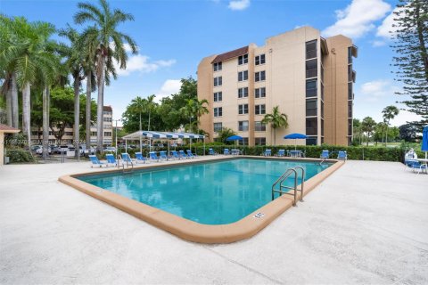 Condo in Lauderhill, Florida, 2 bedrooms  № 1859947 - photo 9