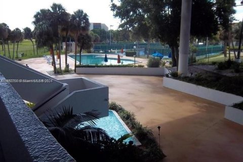 Condo in Lauderhill, Florida, 2 bedrooms  № 1859947 - photo 17
