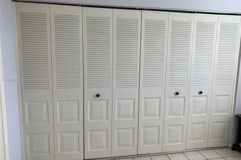 Condo in Lauderhill, Florida, 2 bedrooms  № 1859947 - photo 27