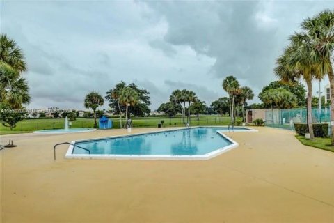 Condo in Lauderhill, Florida, 2 bedrooms  № 1859947 - photo 12