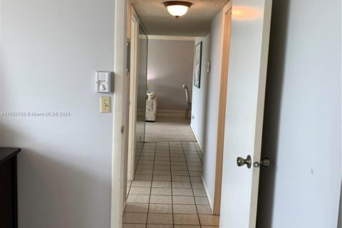Condo in Lauderhill, Florida, 2 bedrooms  № 1859947 - photo 28