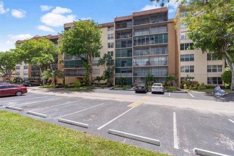 Condo in Lauderhill, Florida, 2 bedrooms  № 1859947 - photo 3
