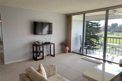 Condo in Lauderhill, Florida, 2 bedrooms  № 1859947 - photo 24