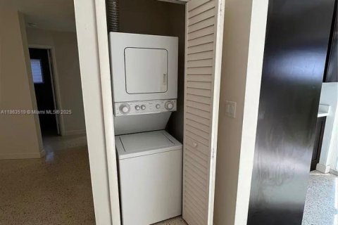 Снять в аренду виллу или дом в Хайалиа, Флорида 2 спальни, 92.9м2, № 1958348 - фото 7