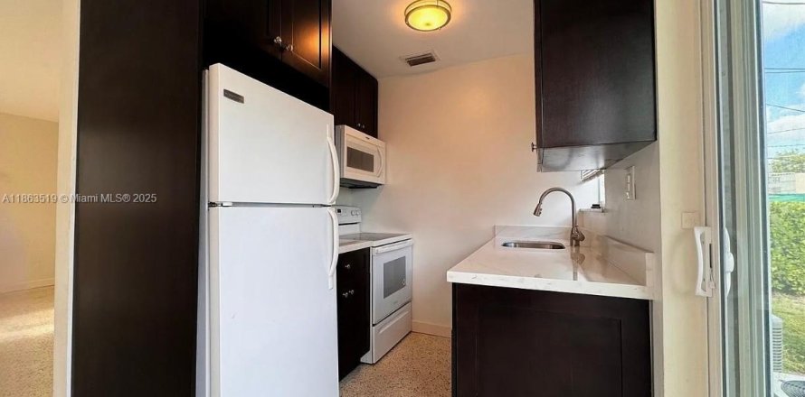 Дом в Хайалиа, Флорида 2 спальни, 92.9м2 № 1958348