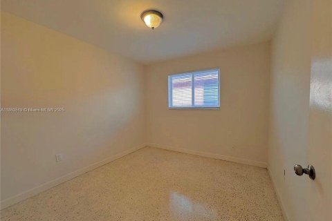 Снять в аренду виллу или дом в Хайалиа, Флорида 2 спальни, 92.9м2, № 1958348 - фото 5