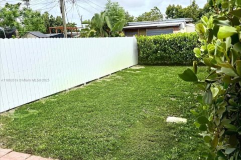 Снять в аренду виллу или дом в Хайалиа, Флорида 2 спальни, 92.9м2, № 1958348 - фото 8