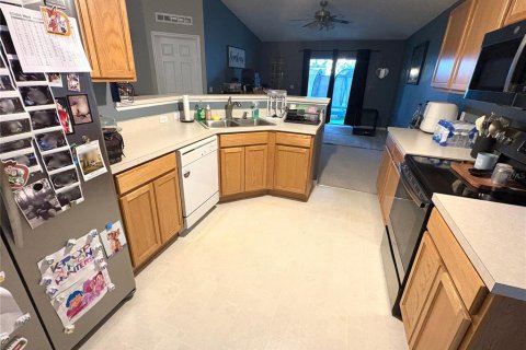 House in Orlando, Florida 3 bedrooms, 151.52 sq.m. № 2400268 - photo 3