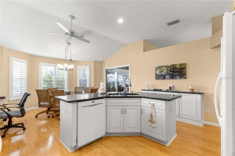 House in Lady Lake, Florida 2 bedrooms, 199.46 sq.m. № 1879330 - photo 29