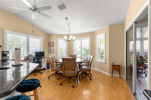 House in Lady Lake, Florida 2 bedrooms, 199.46 sq.m. № 1879330 - photo 27