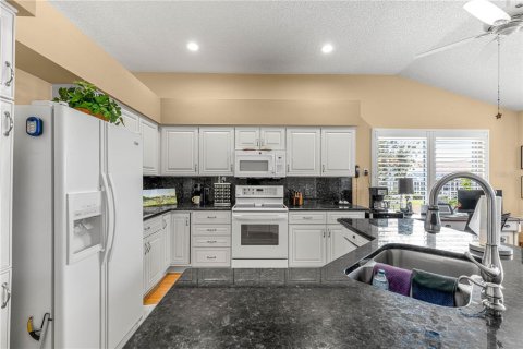 House in Lady Lake, Florida 2 bedrooms, 199.46 sq.m. № 1879330 - photo 28