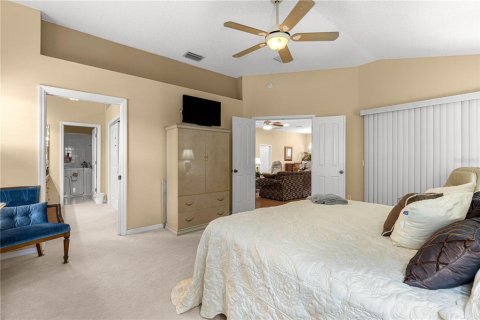 House in Lady Lake, Florida 2 bedrooms, 199.46 sq.m. № 1879330 - photo 12