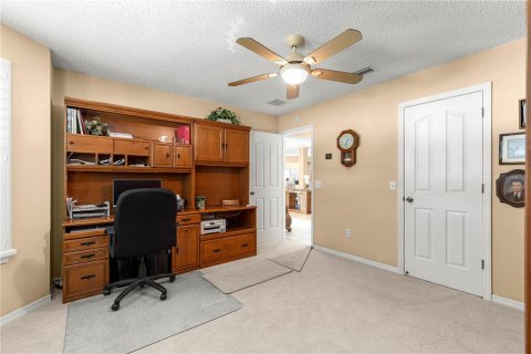 House in Lady Lake, Florida 2 bedrooms, 199.46 sq.m. № 1879330 - photo 4