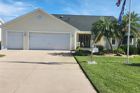 House in Lady Lake, Florida 2 bedrooms, 199.46 sq.m. № 1879330 - photo 1