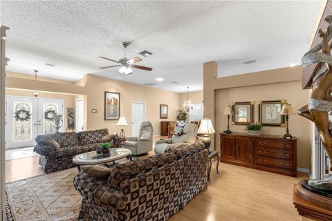 House in Lady Lake, Florida 2 bedrooms, 199.46 sq.m. № 1879330 - photo 13