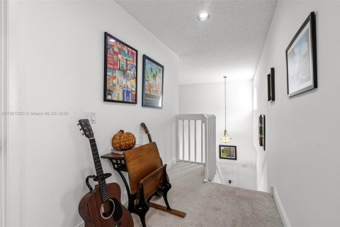 House in Miami, Florida 3 bedrooms, 175.4 sq.m. № 1954692 - photo 23