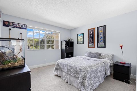 House in Miami, Florida 3 bedrooms, 175.4 sq.m. № 1954692 - photo 29