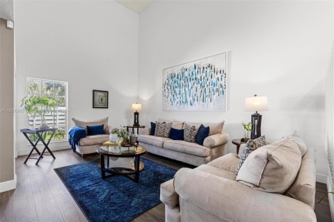 House in Miami, Florida 3 bedrooms, 175.4 sq.m. № 1954692 - photo 9