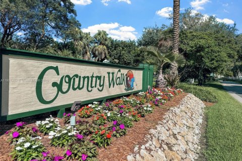 House in Miami, Florida 3 bedrooms, 175.4 sq.m. № 1954692 - photo 1