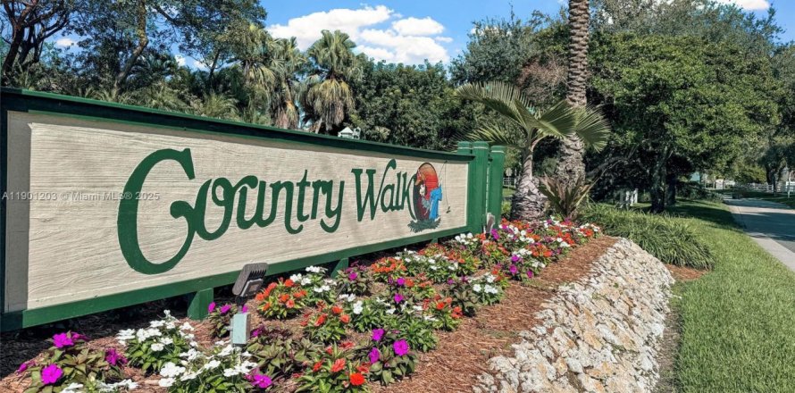 House in Miami, Florida 3 bedrooms, 175.4 sq.m. № 1954692