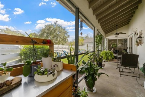 House in Miami, Florida 3 bedrooms, 175.4 sq.m. № 1954692 - photo 22