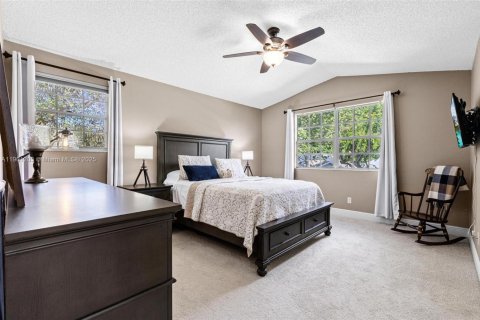 House in Miami, Florida 3 bedrooms, 175.4 sq.m. № 1954692 - photo 24