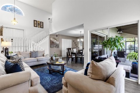 House in Miami, Florida 3 bedrooms, 175.4 sq.m. № 1954692 - photo 3