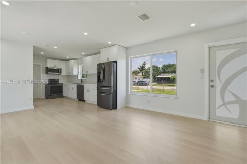 Casa en Miami Gardens, Florida 3 dormitorios, 90.02 m2 № 2168748