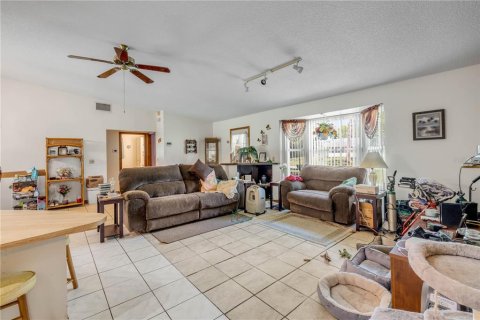 House in Edgewater, Florida 3 bedrooms, 135.82 sq.m. № 1901452 - photo 8