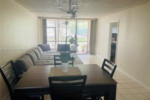 Condo in Davie, Florida, 2 bedrooms № 2016770 - photo 16