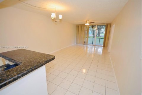 Condo in Davie, Florida, 2 bedrooms № 2016770 - photo 7