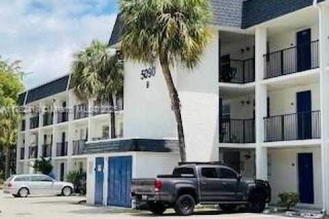 Condo in Davie, Florida, 2 bedrooms  № 2016770