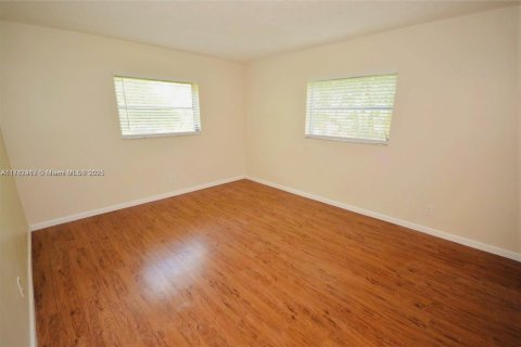 Condo in Davie, Florida, 2 bedrooms № 2016770 - photo 12