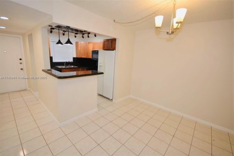 Condo in Davie, Florida, 2 bedrooms № 2016770 - photo 13